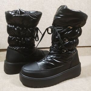 Women's Black Snow Zip Up Boots